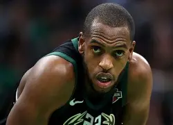 中国金年会-风云突变密尔沃基雄鹿冲刺阶段复出首秀，中超版图或变，悬念犹存，控场能力受关注